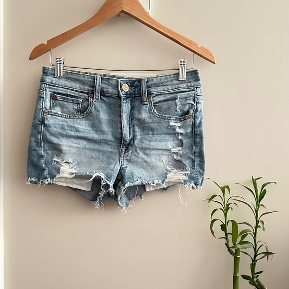 AE Light Wash Distressed High Rise Shortie Eyelet Pockets Denim Shorts - Picture 1 of 9